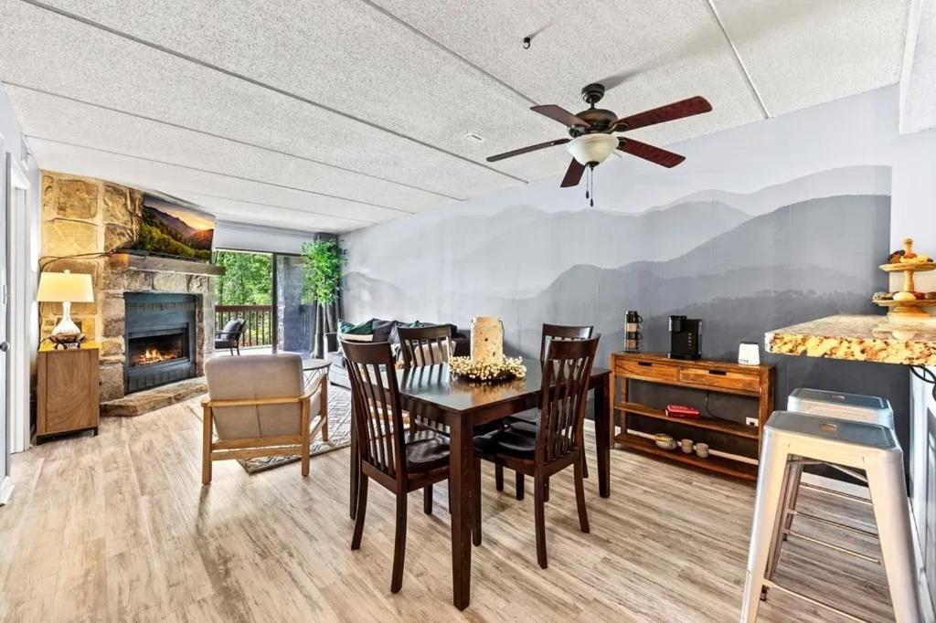 Views & Fireplace - Minutes To Gburg And Ober - Condo Гетлинбург Екстериор снимка