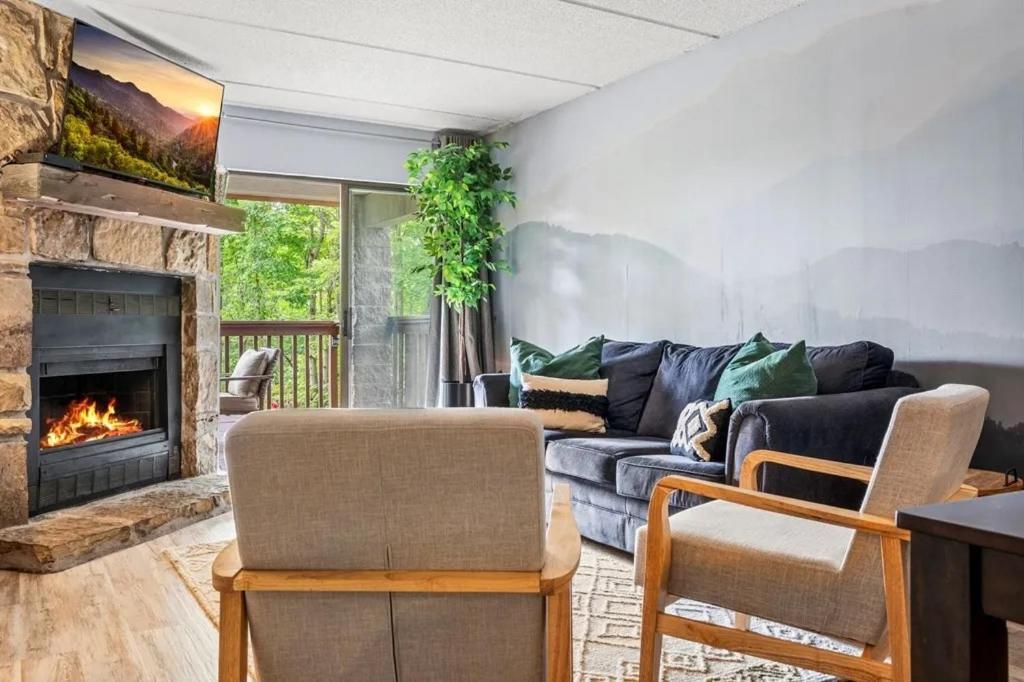 Views & Fireplace - Minutes To Gburg And Ober - Condo Гетлинбург Екстериор снимка