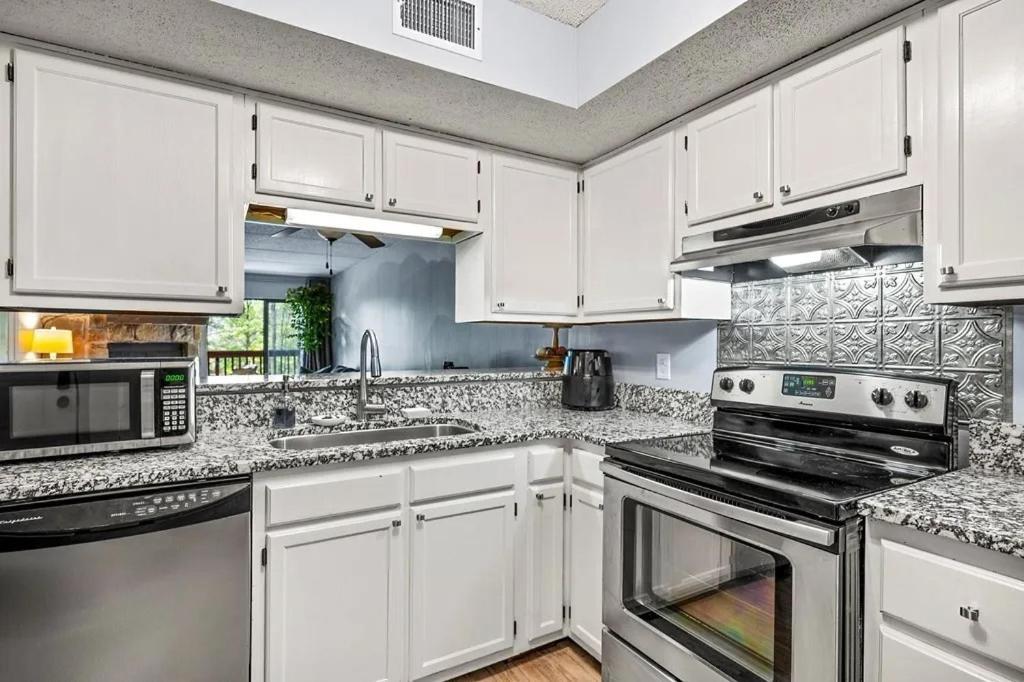 Views & Fireplace - Minutes To Gburg And Ober - Condo Гетлинбург Екстериор снимка